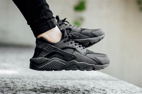 nike huarache black price